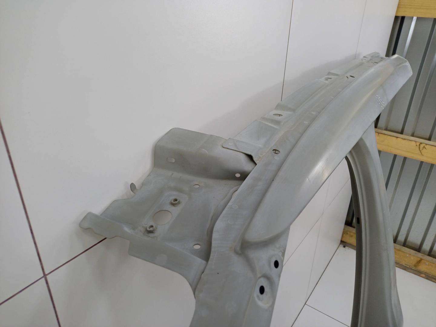 Кузовной элемент