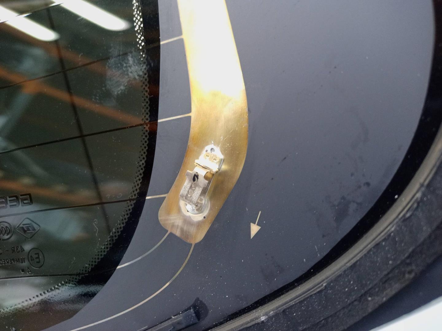 Стекло двери багажника