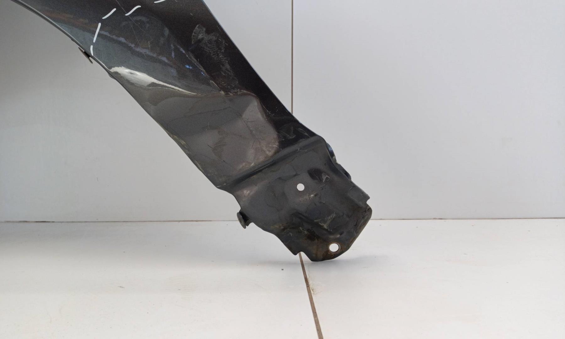 Крыло переднее левое