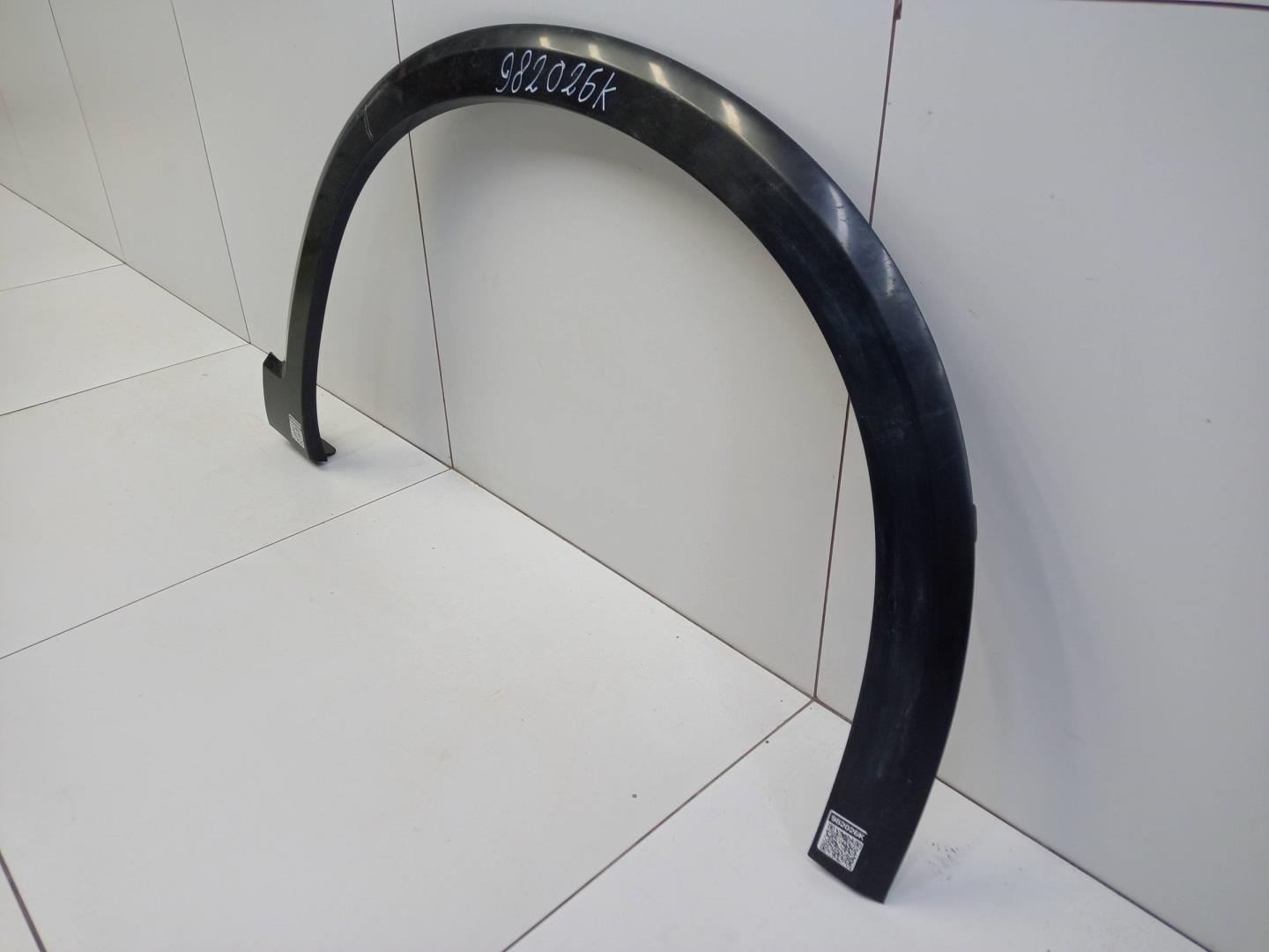 Накладка переднего крыла правого