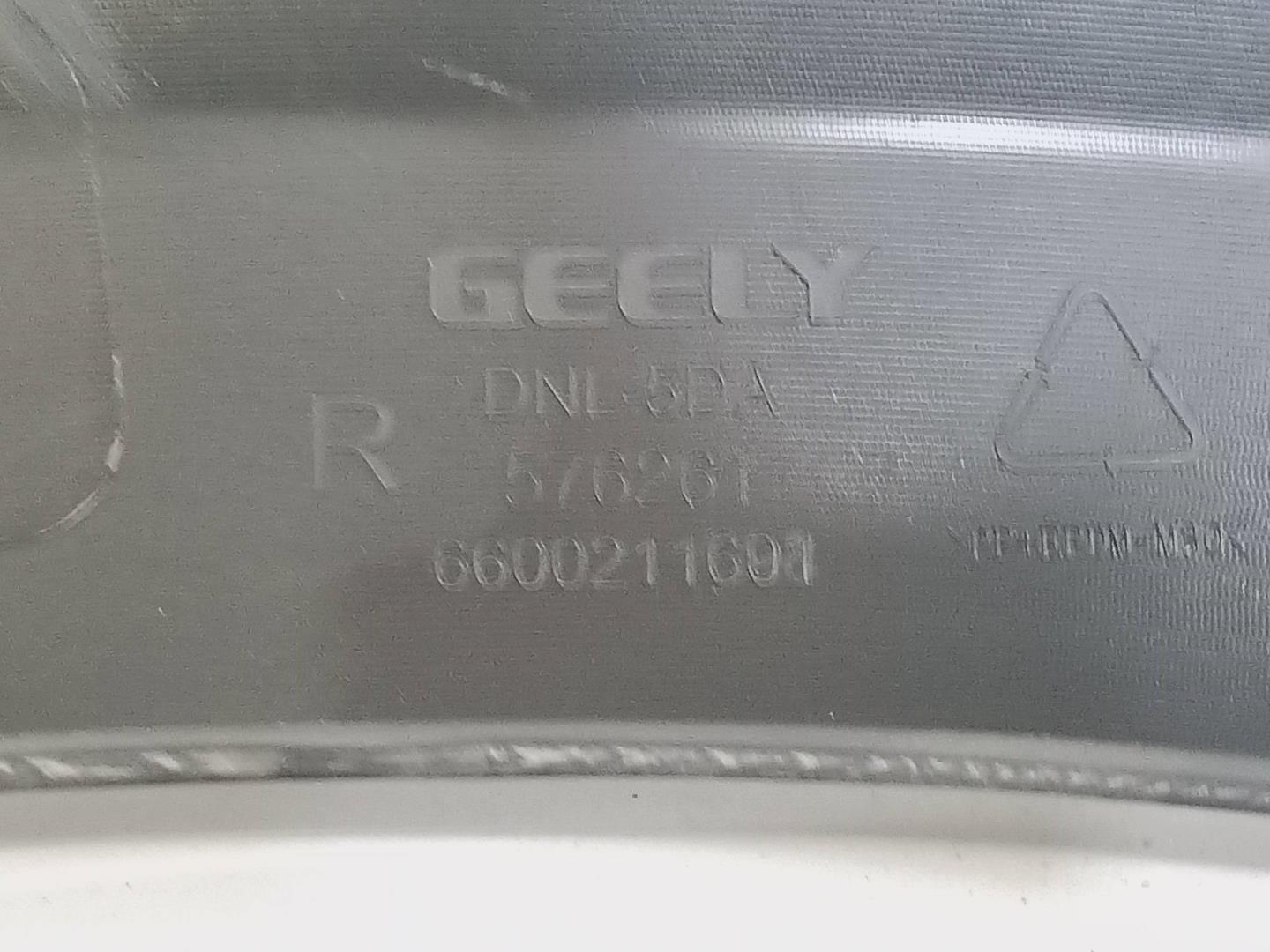 Накладка переднего крыла правого