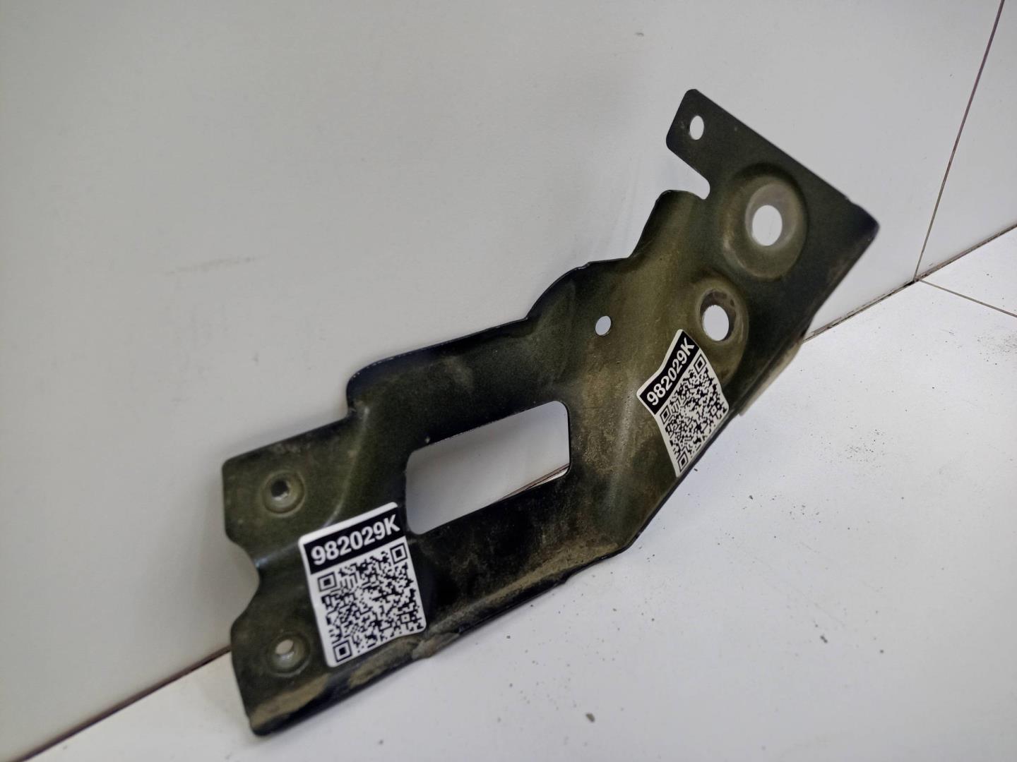 Кронштейн крепления крыла