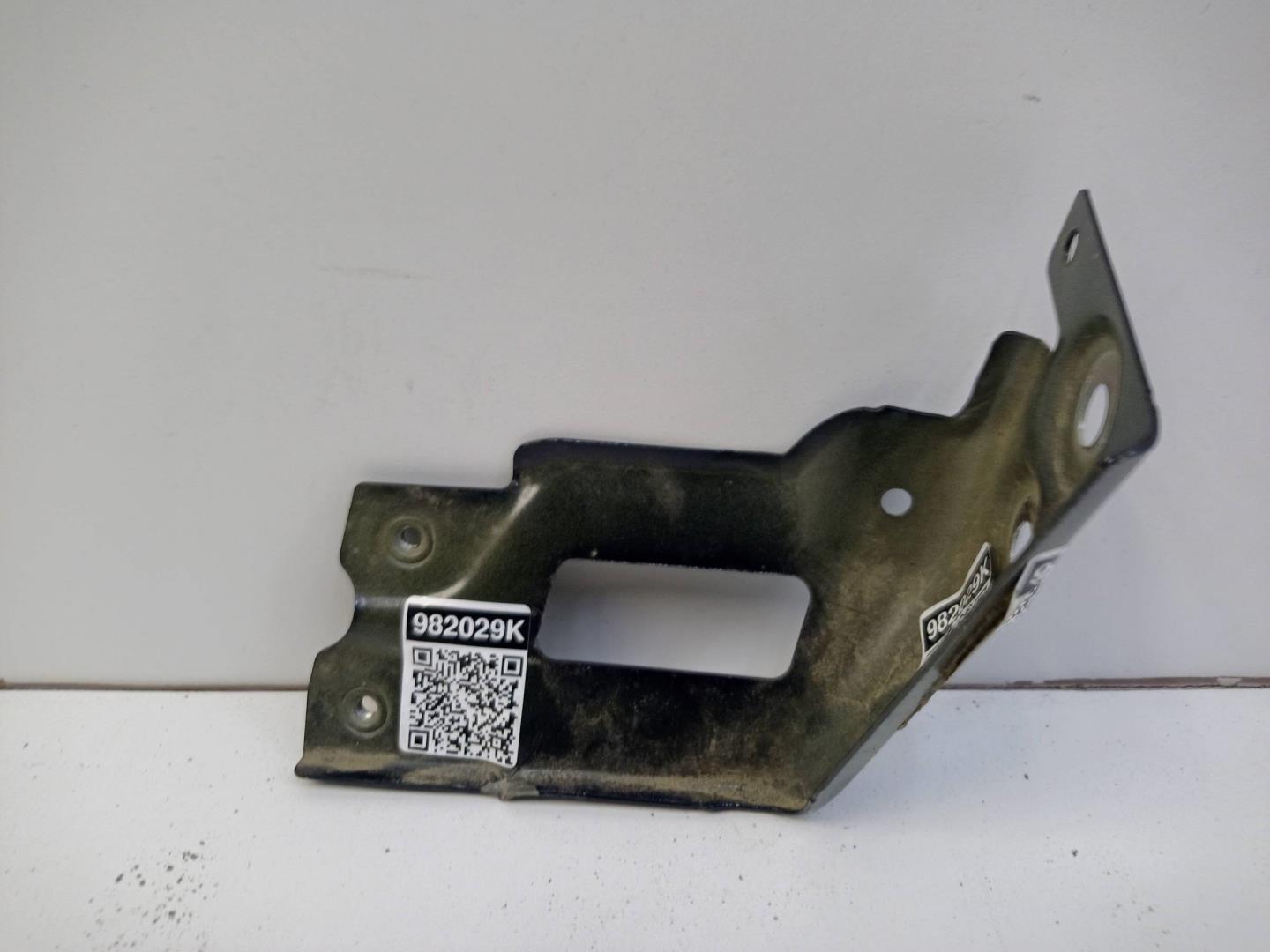 Кронштейн крепления крыла