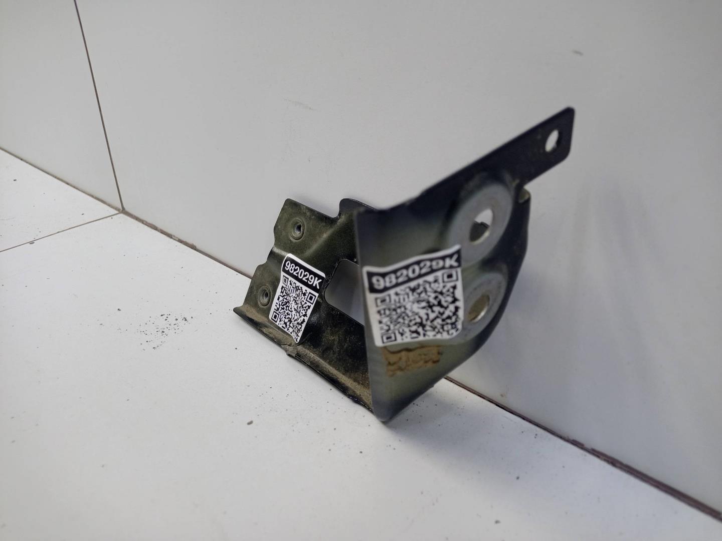 Кронштейн крепления крыла