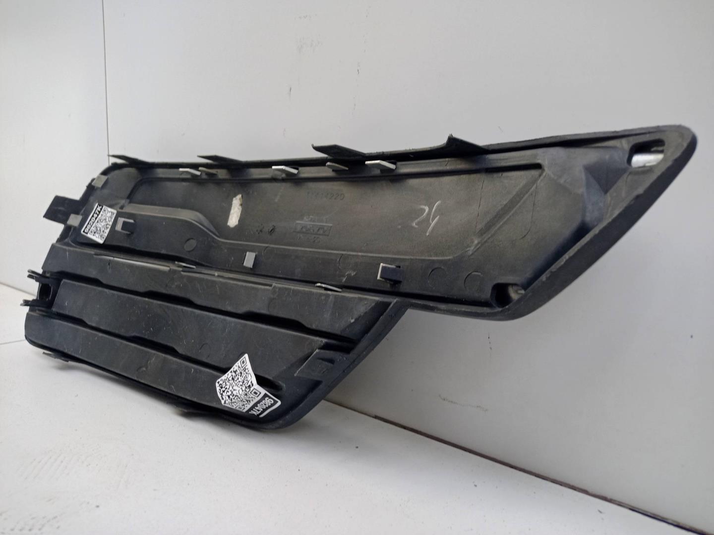 Решетка в бампер левая