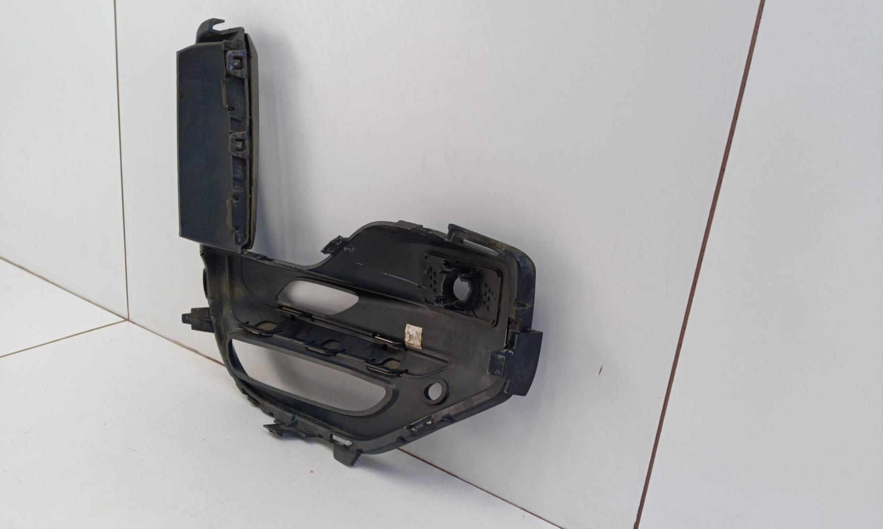 Накладка переднего бампера правая