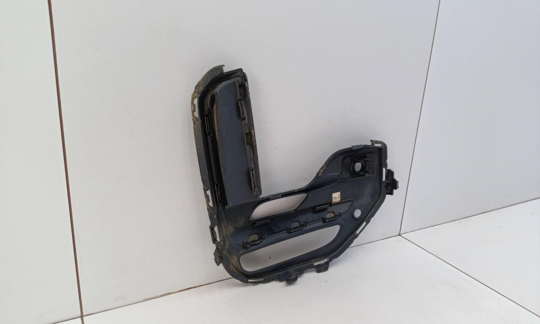 Накладка переднего бампера правая