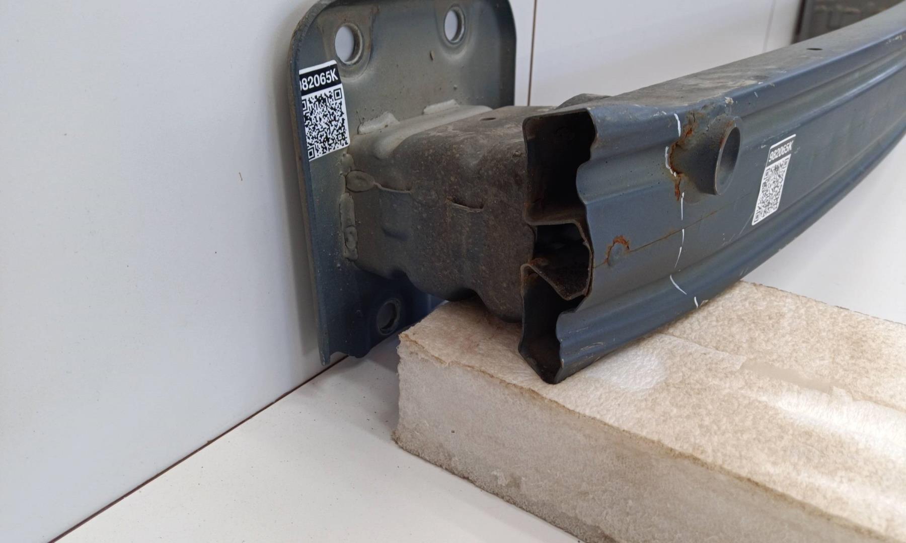 Усилитель заднего бампера