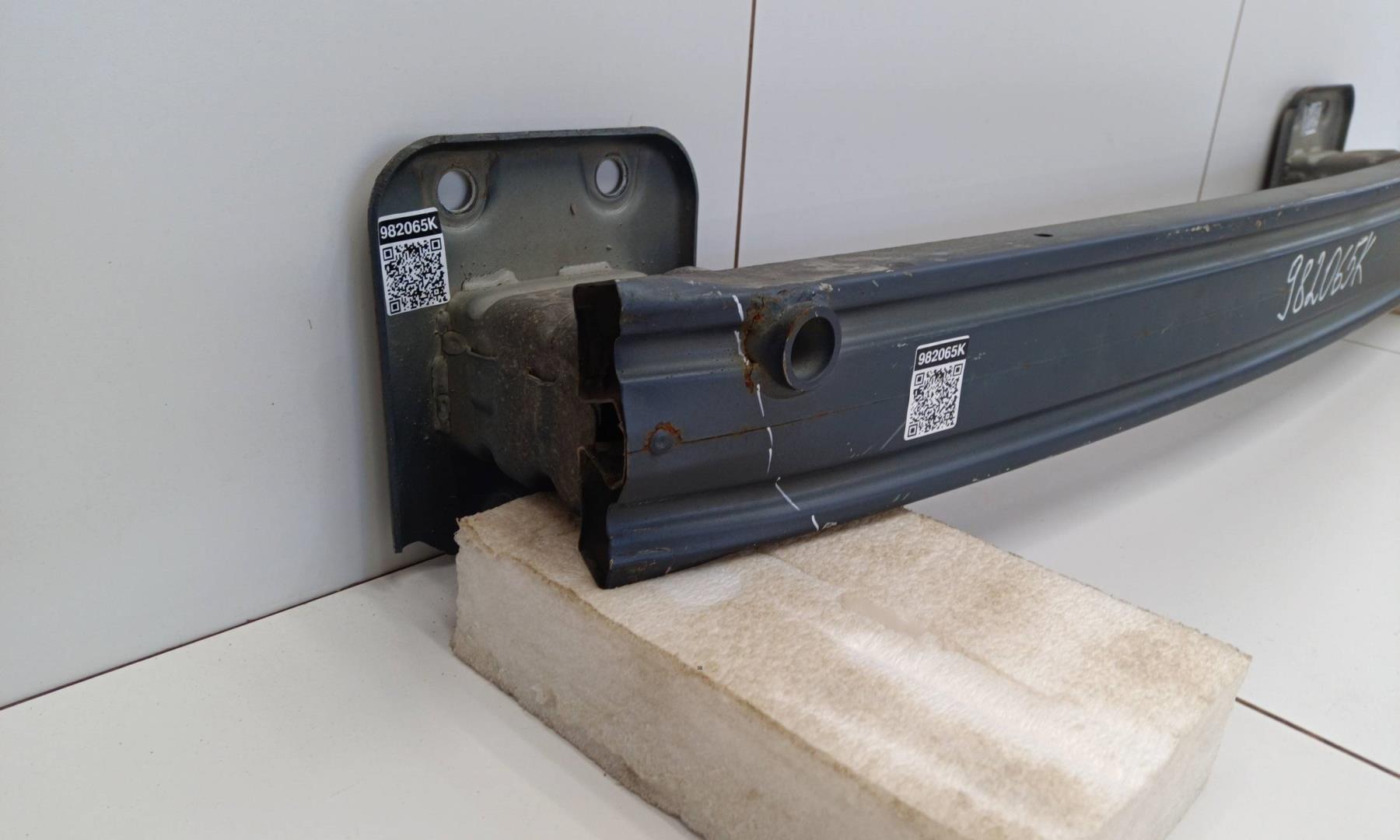 Усилитель заднего бампера