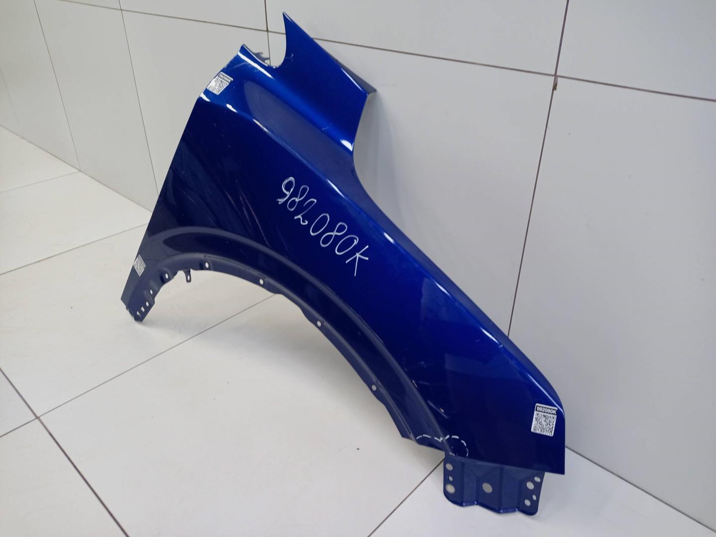 Крыло переднее правое