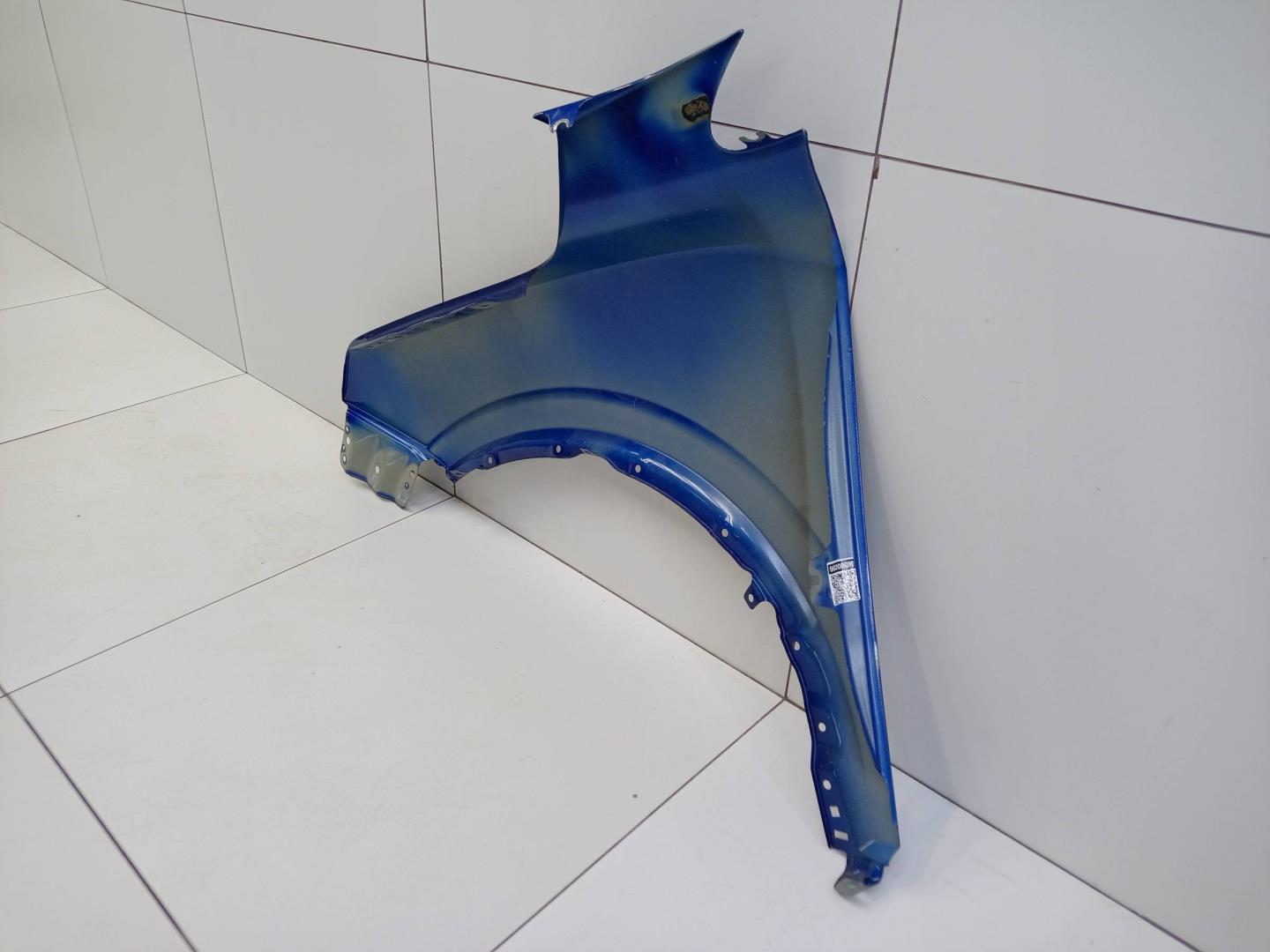 Крыло переднее правое