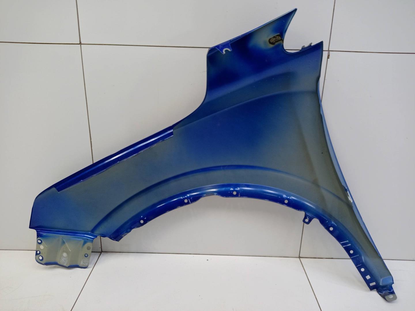 Крыло переднее правое