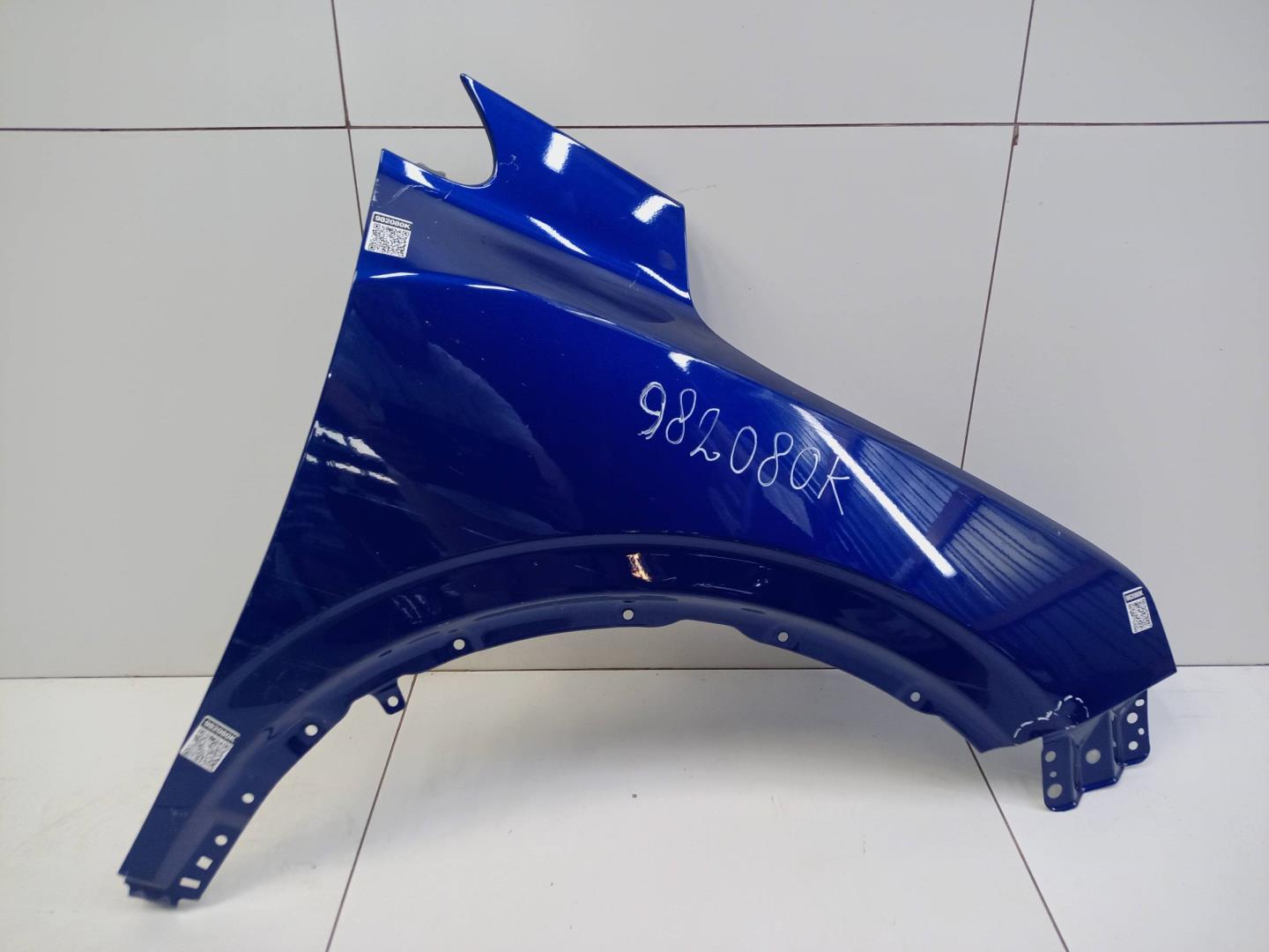 Крыло переднее правое