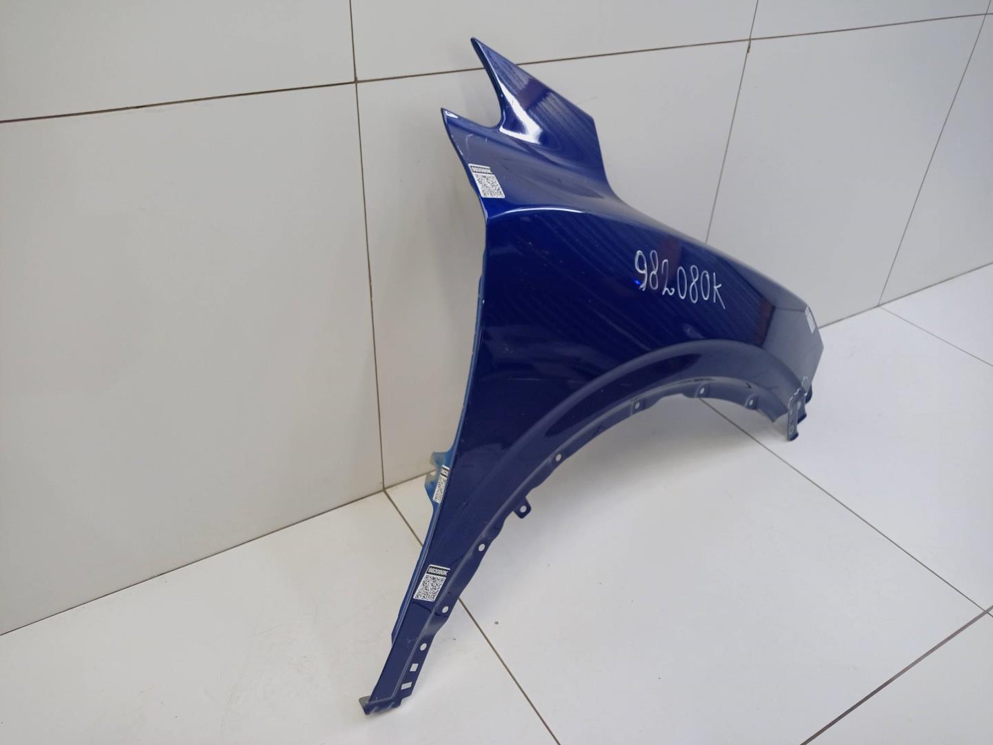 Крыло переднее правое