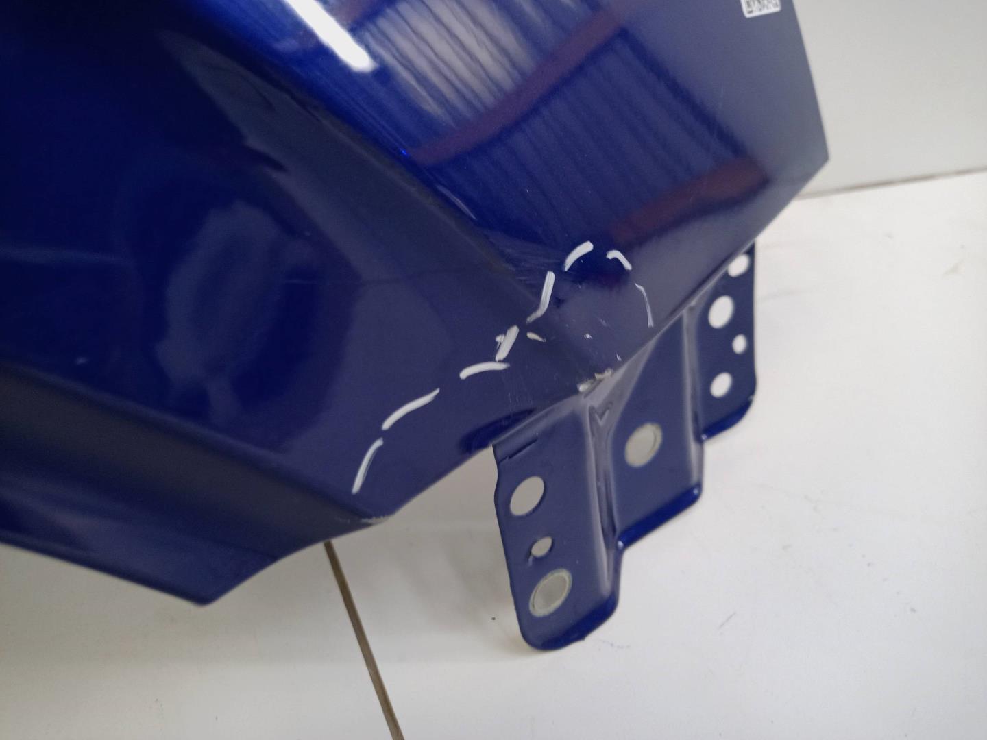 Крыло переднее правое