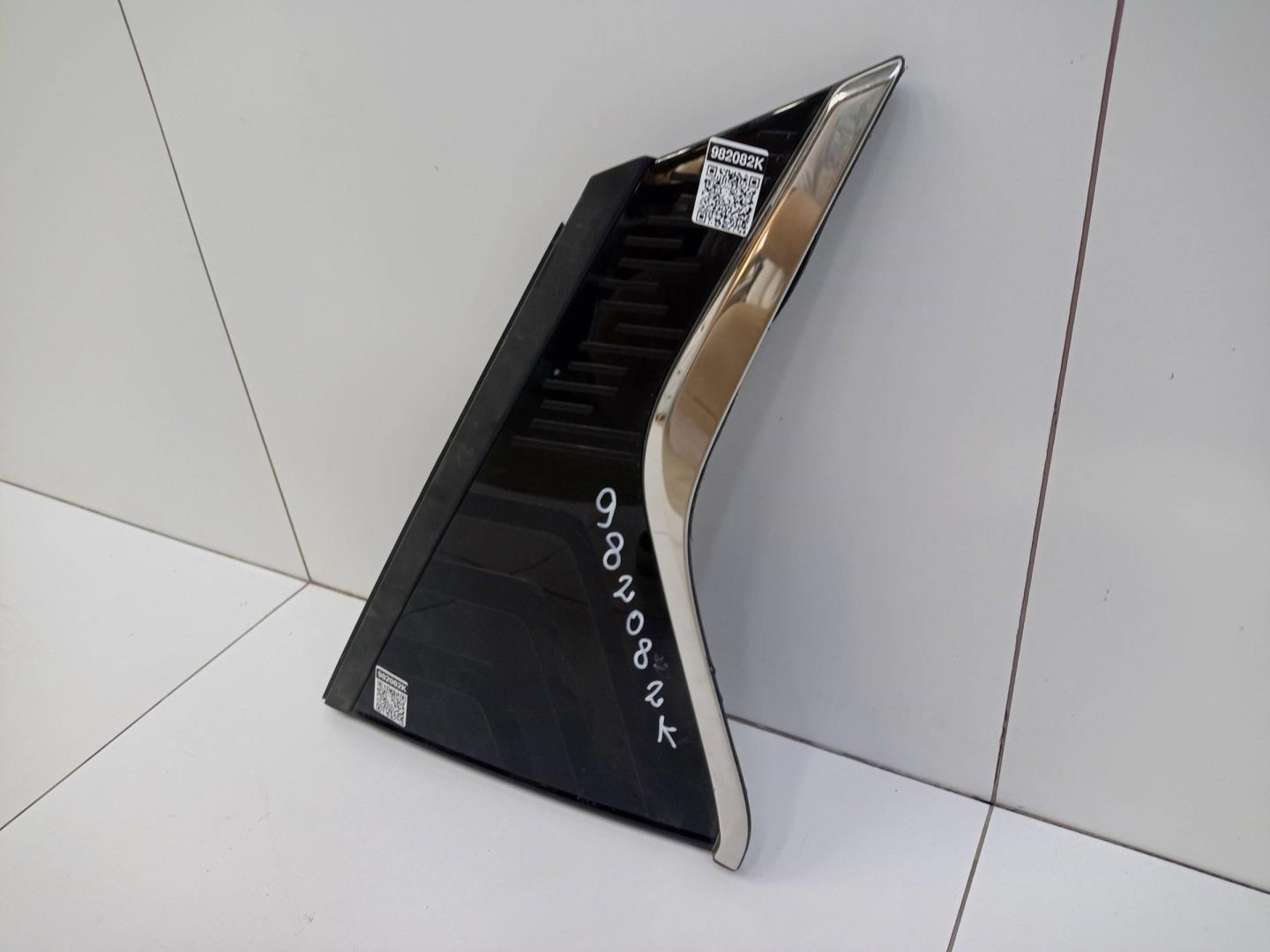 Стекло кузовное глухое левое