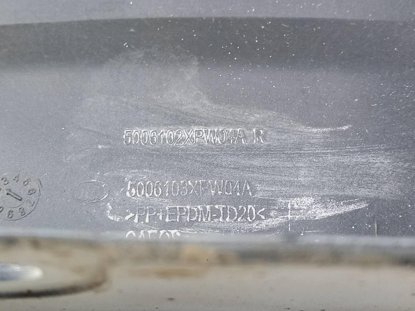 Накладка переднего крыла правого