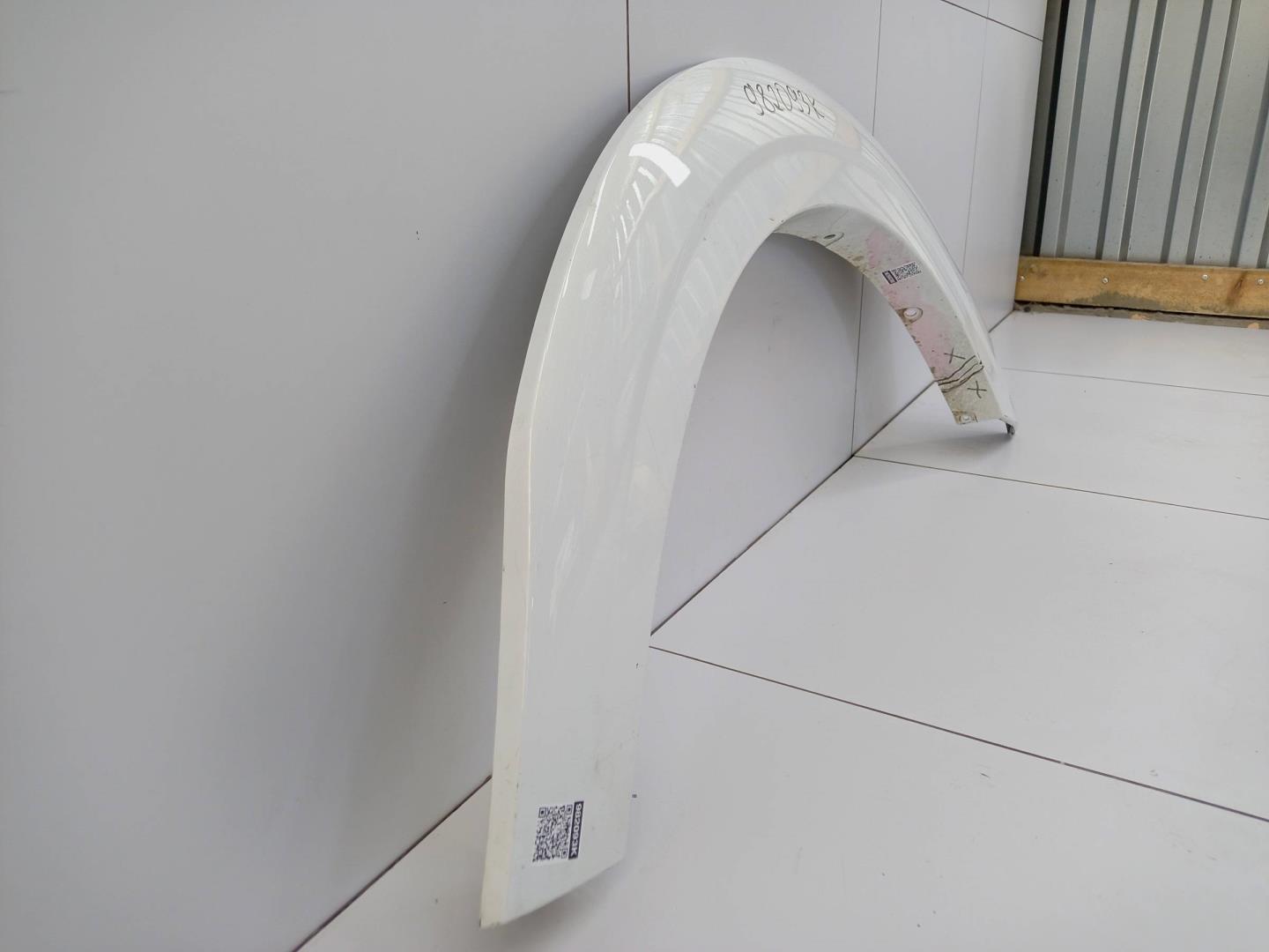 Накладка переднего крыла правого