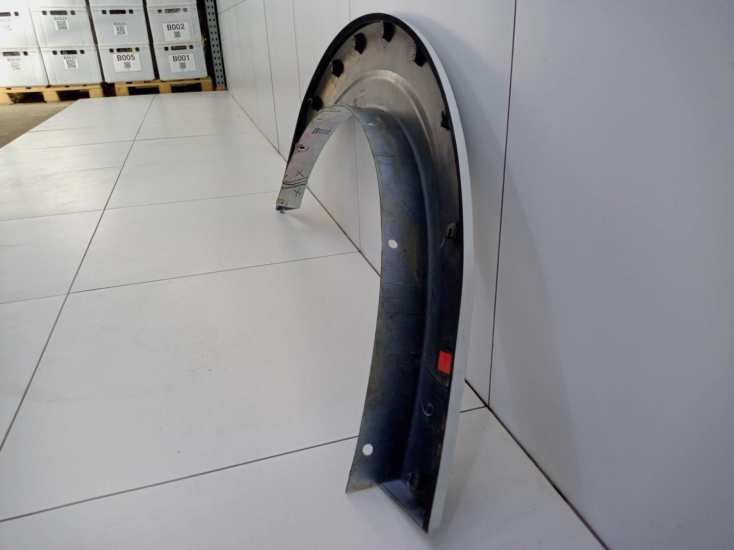 Накладка переднего крыла правого