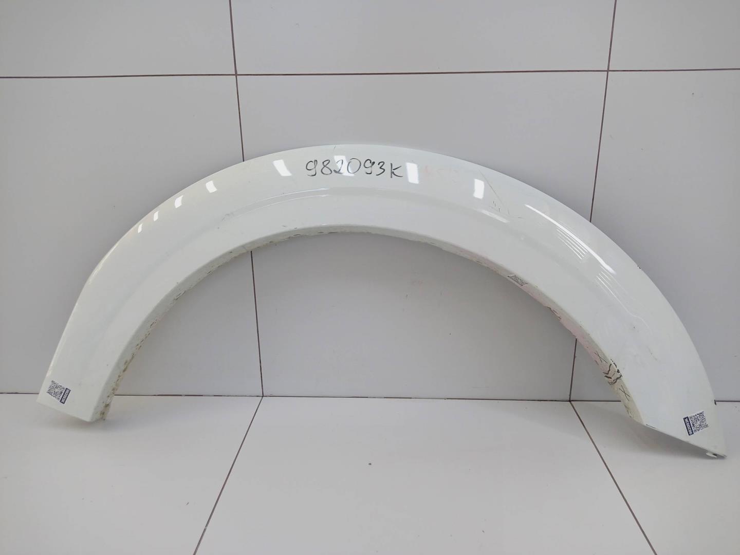 Накладка переднего крыла правого