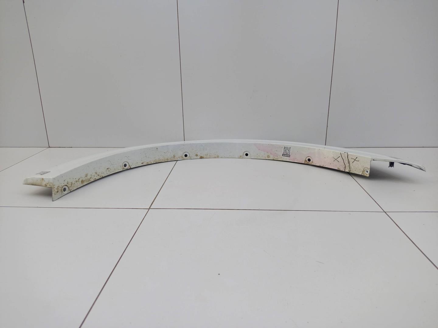 Накладка переднего крыла правого