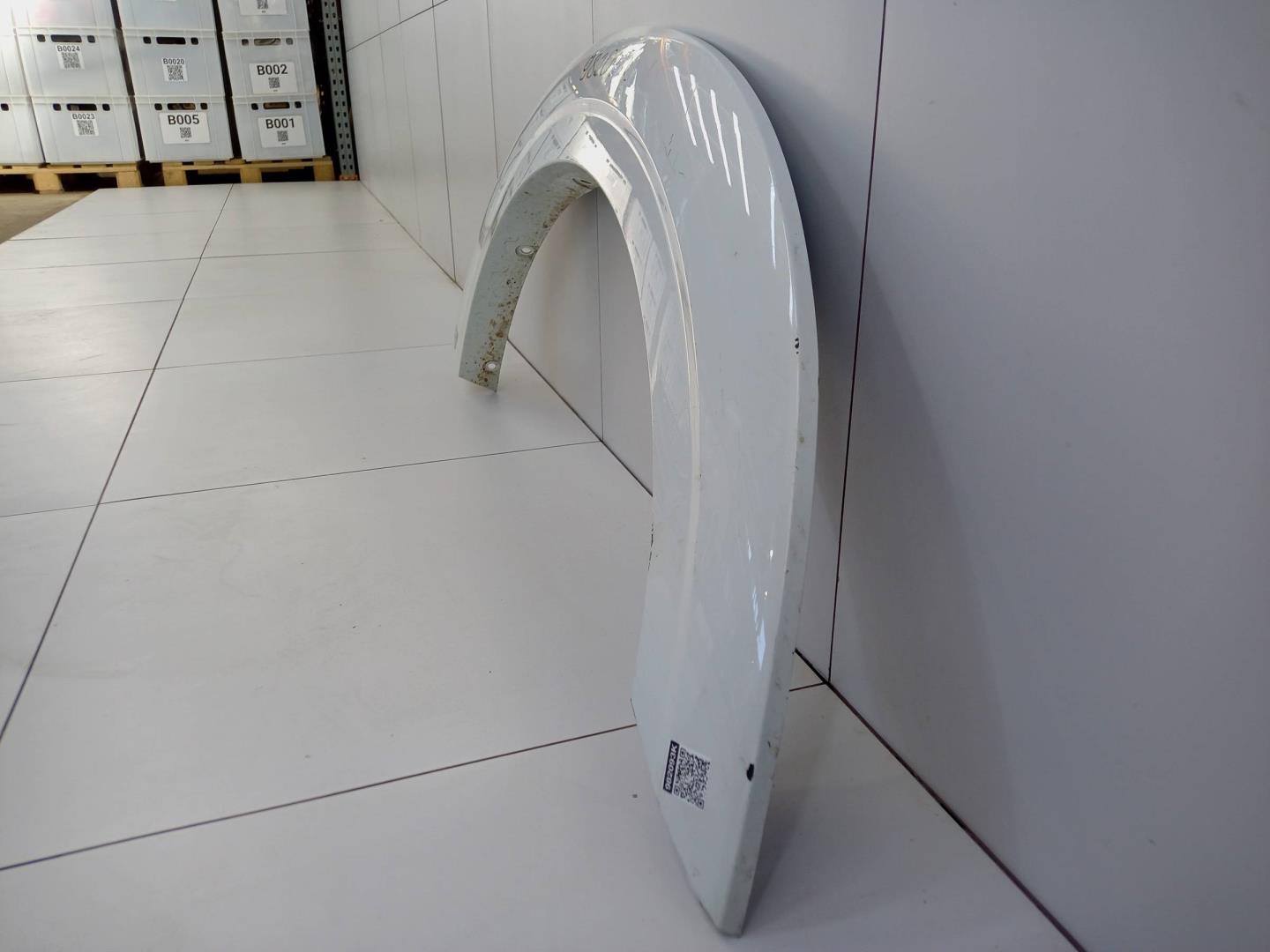 Накладка переднего крыла правого