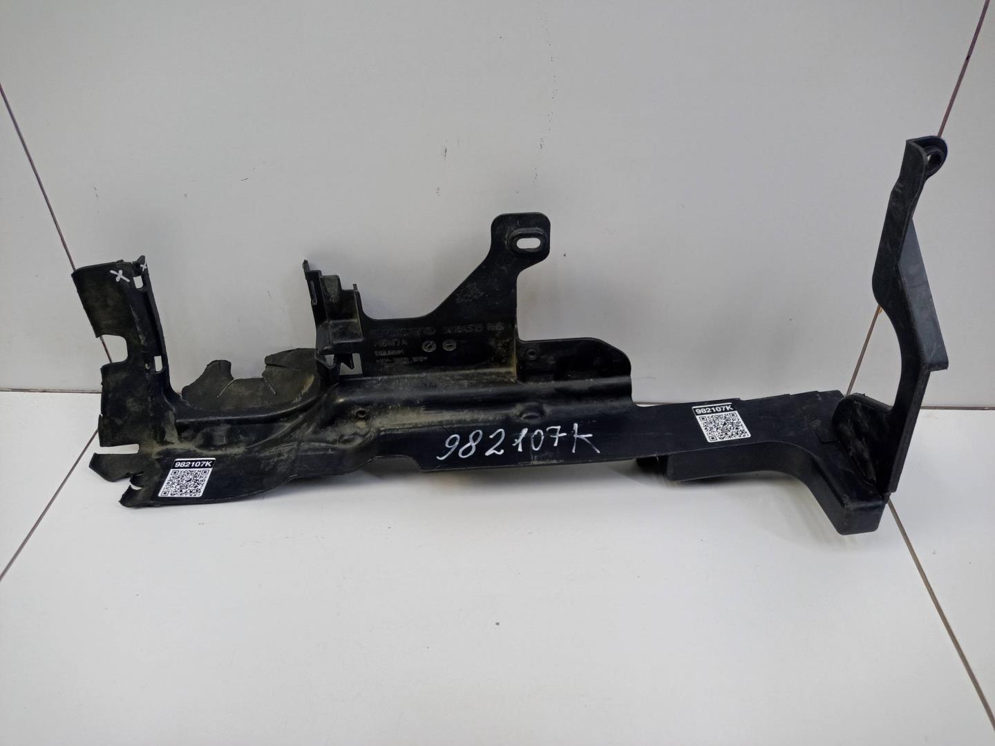 Воздуховод радиатора правый