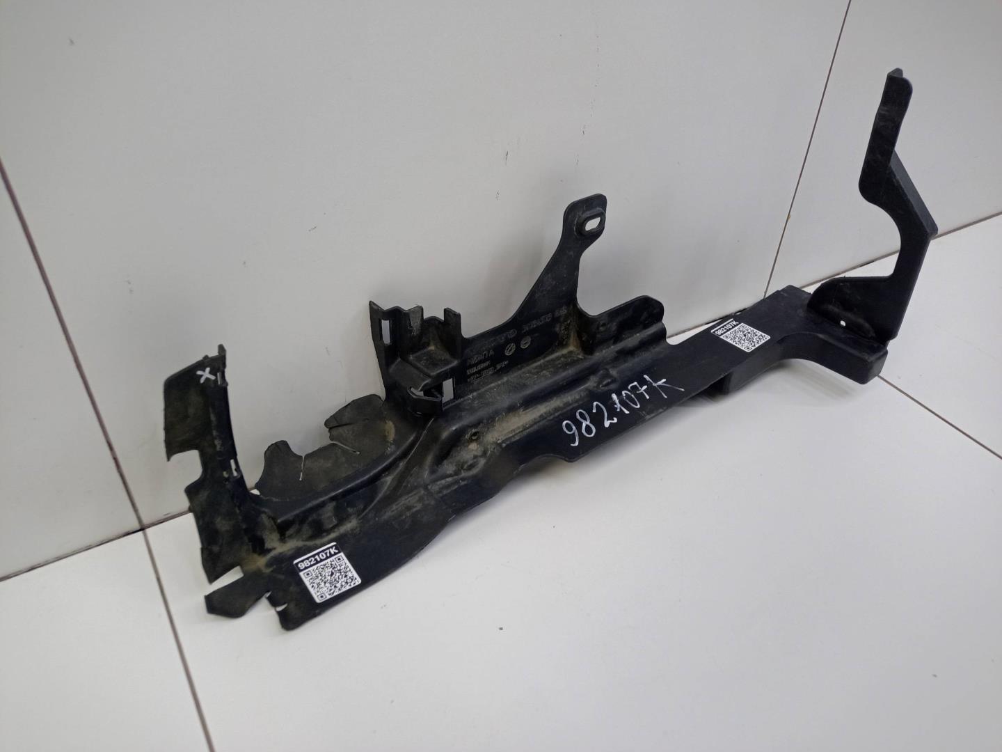 Воздуховод радиатора правый