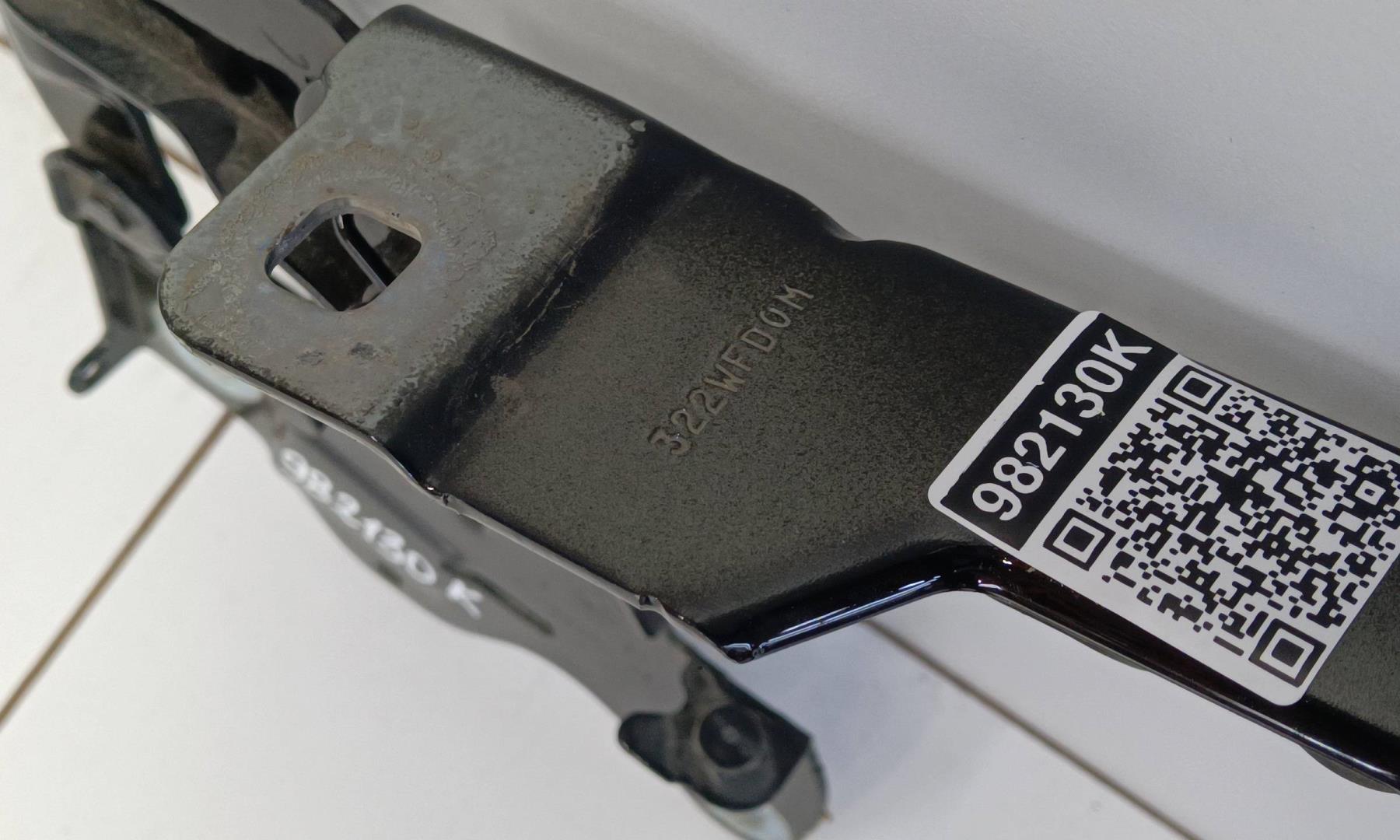 Петля капота