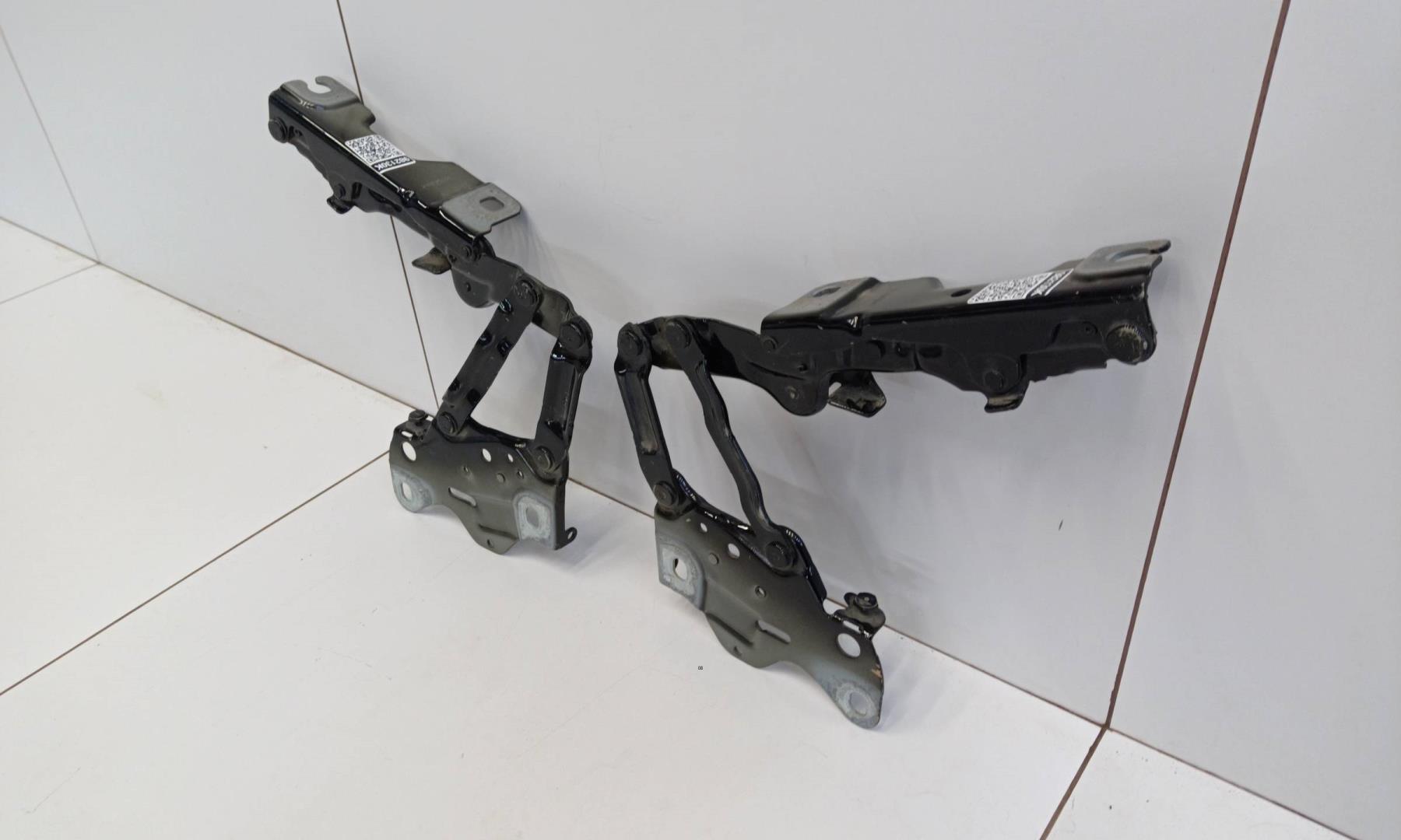 Петля капота