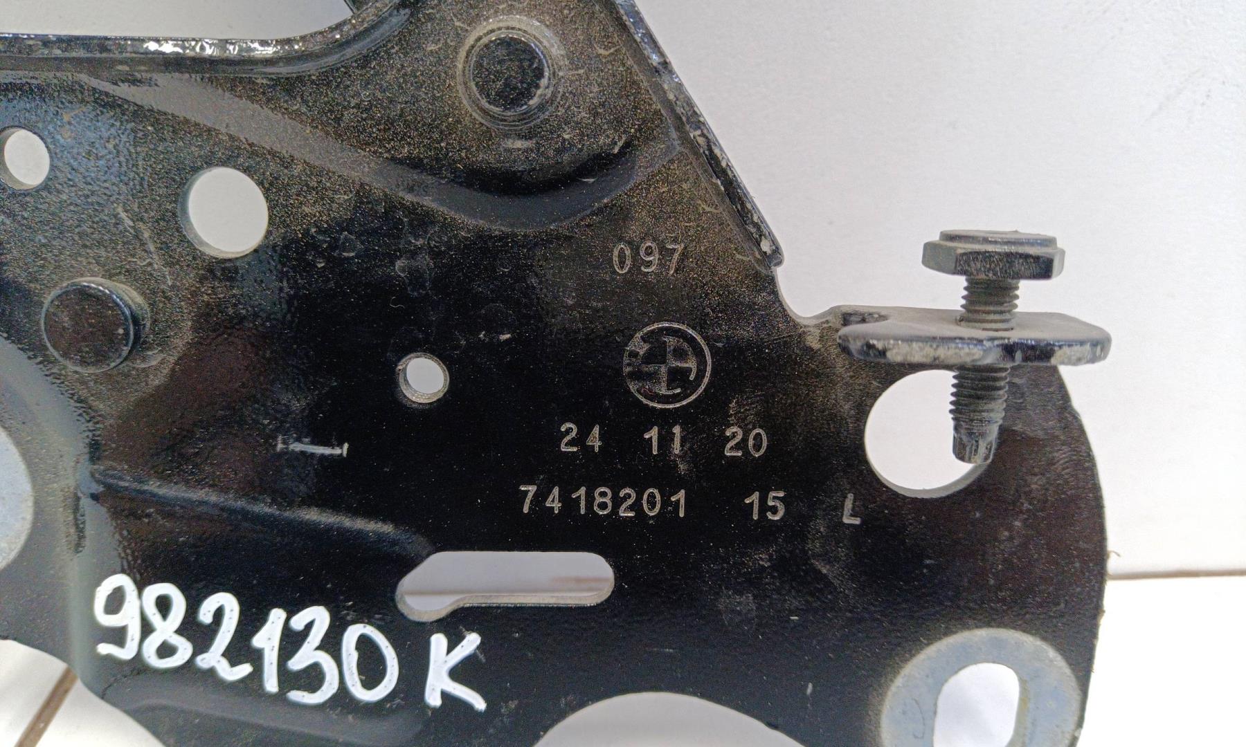 Петля капота