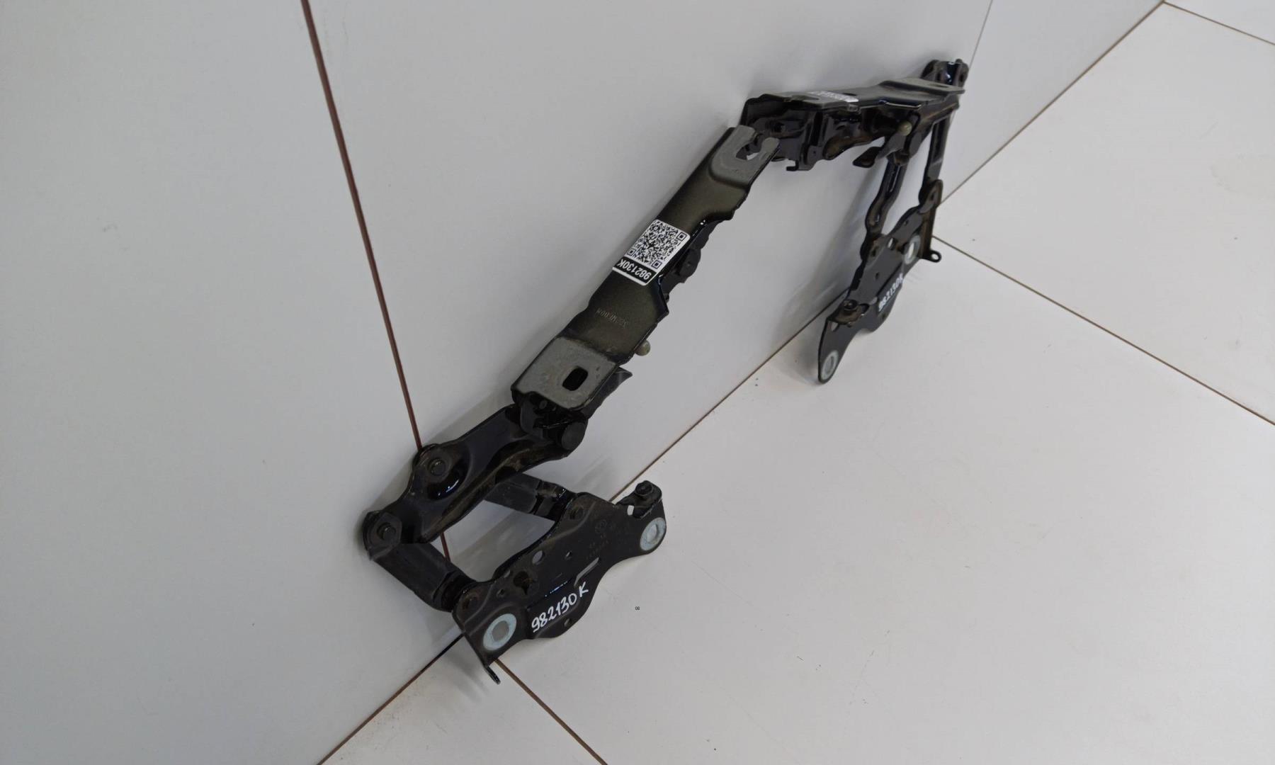 Петля капота