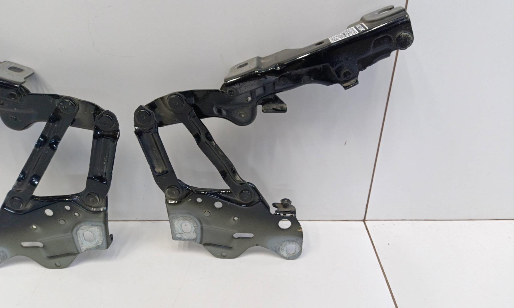 Петля капота