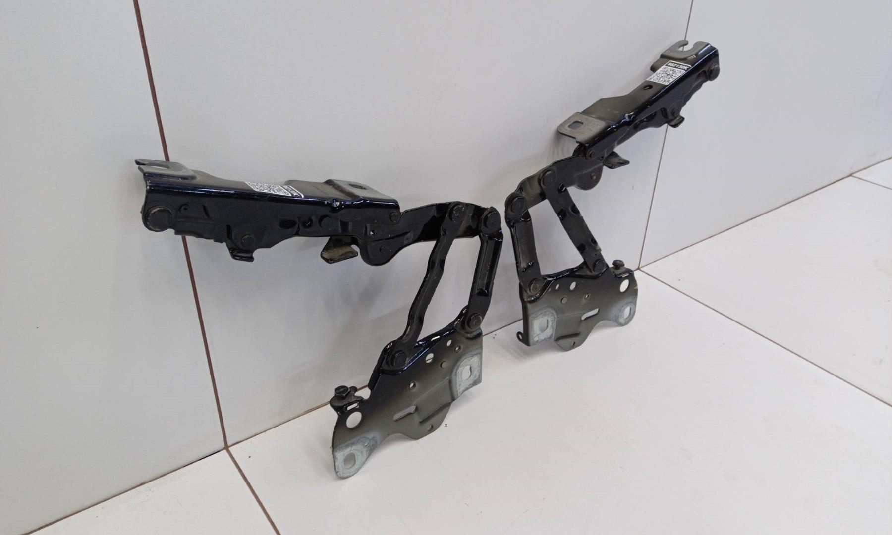 Петля капота