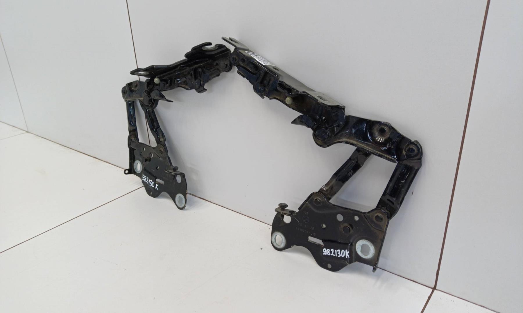 Петля капота