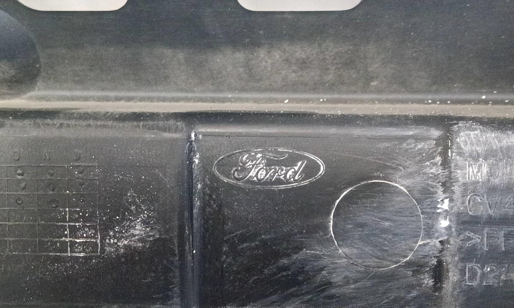 Кронштейн решетки радиатора