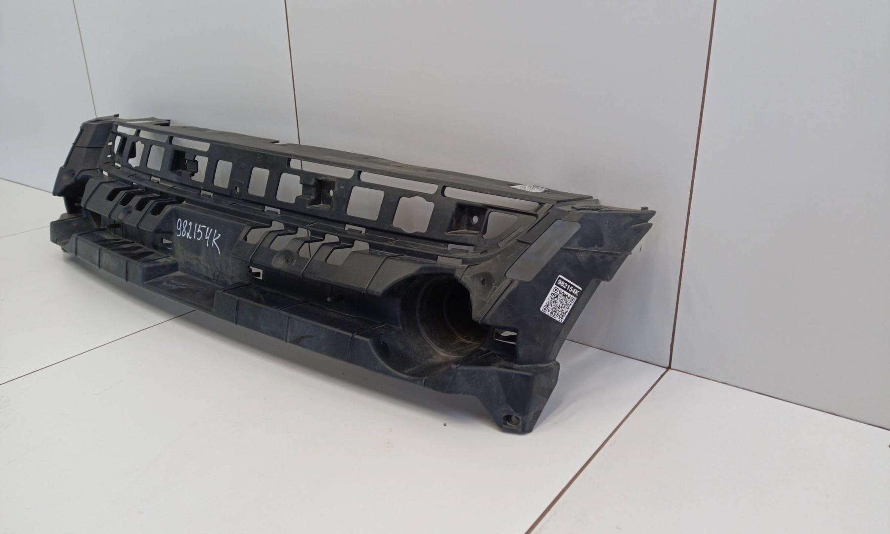 Кронштейн решетки радиатора