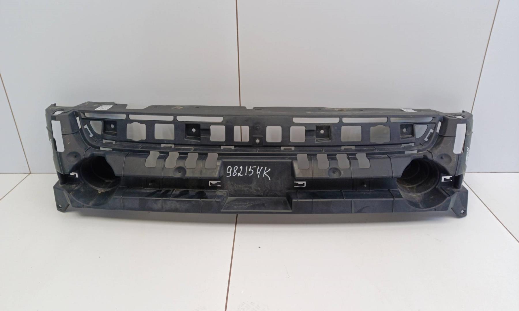 Кронштейн решетки радиатора