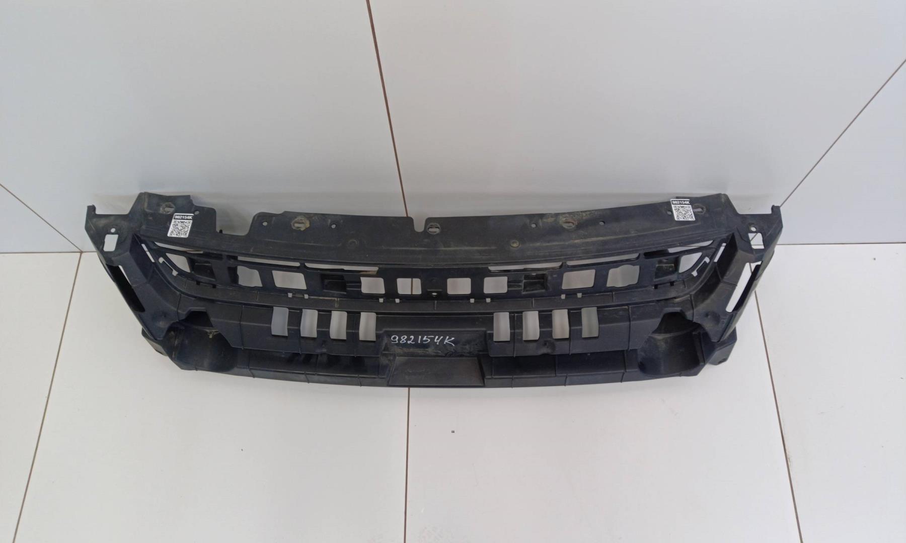 Кронштейн решетки радиатора