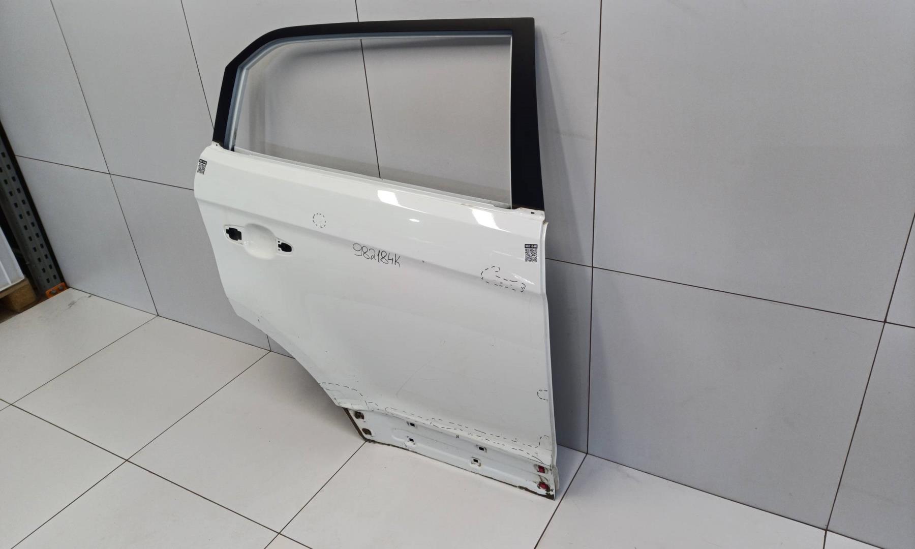 Дверь задняя правая