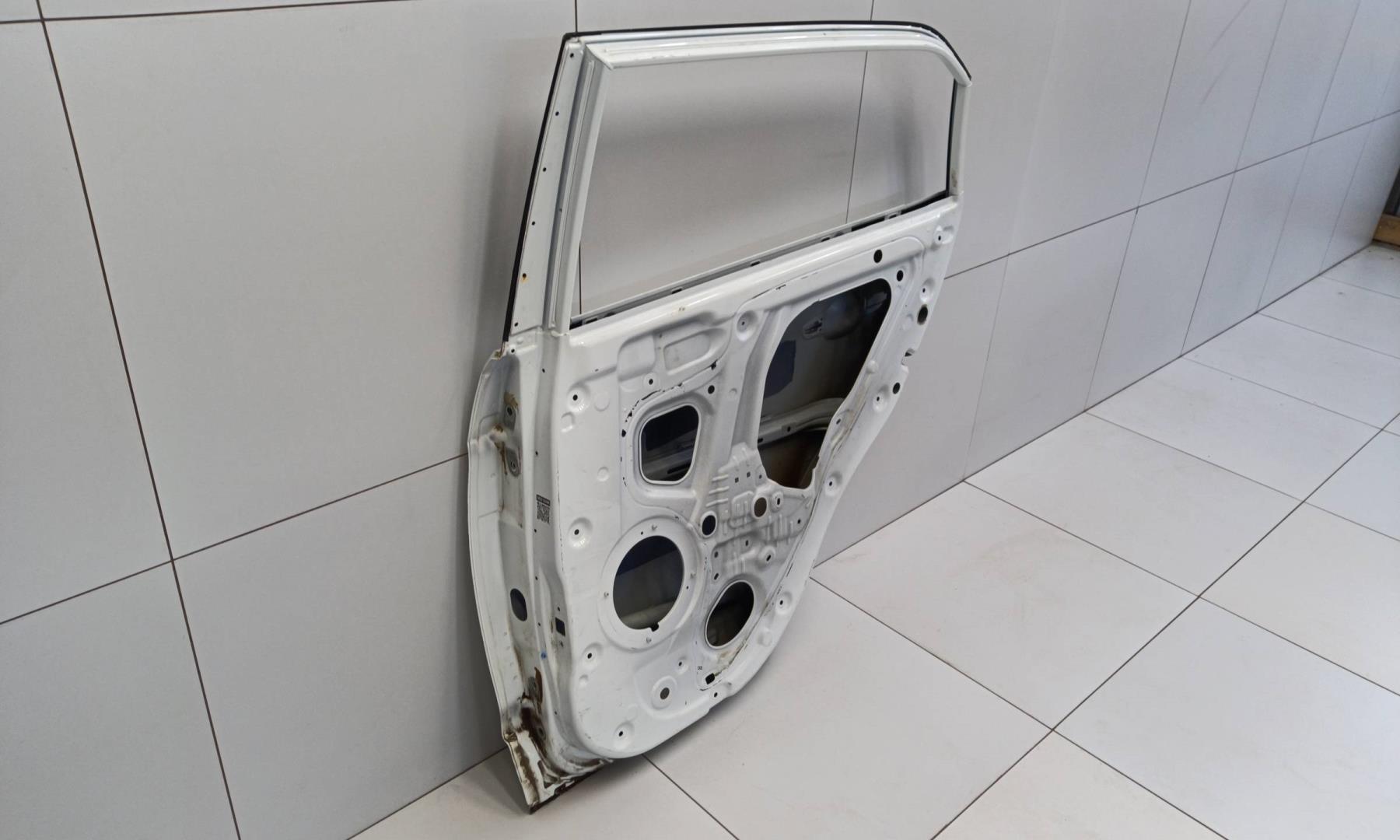 Дверь задняя правая