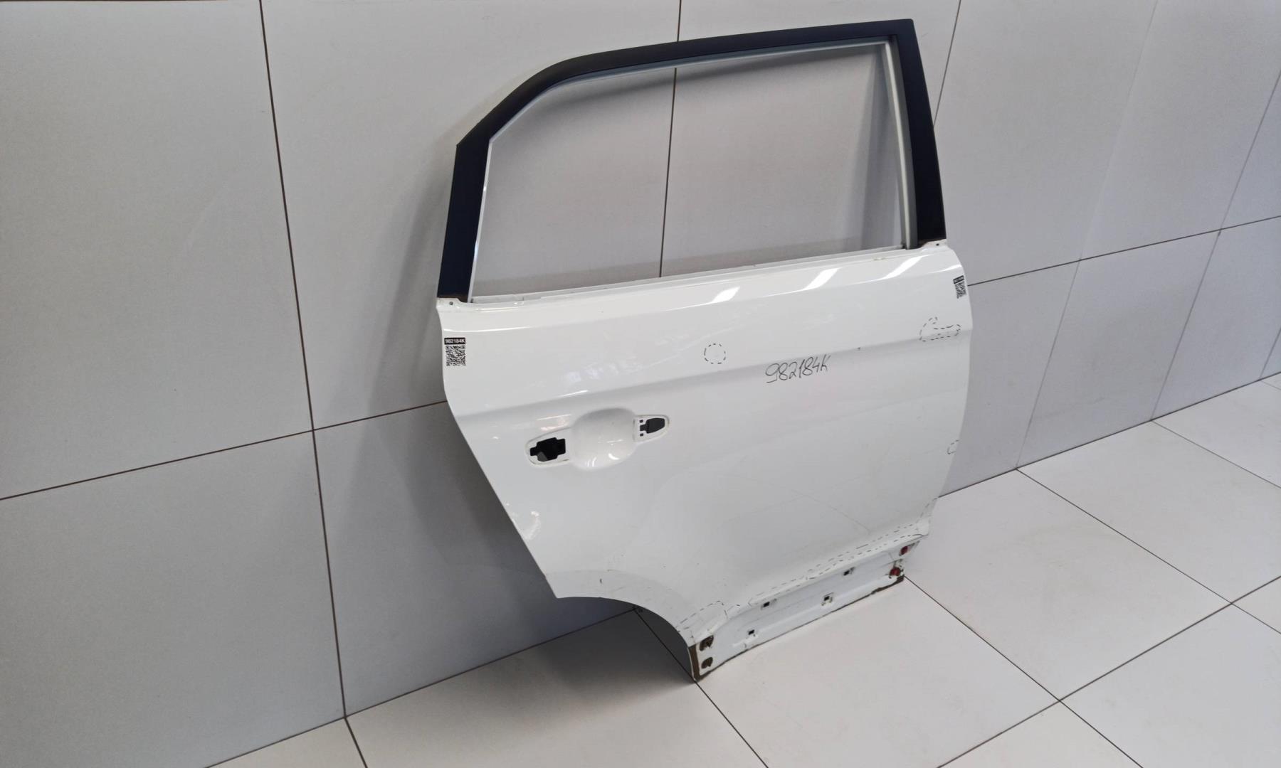 Дверь задняя правая