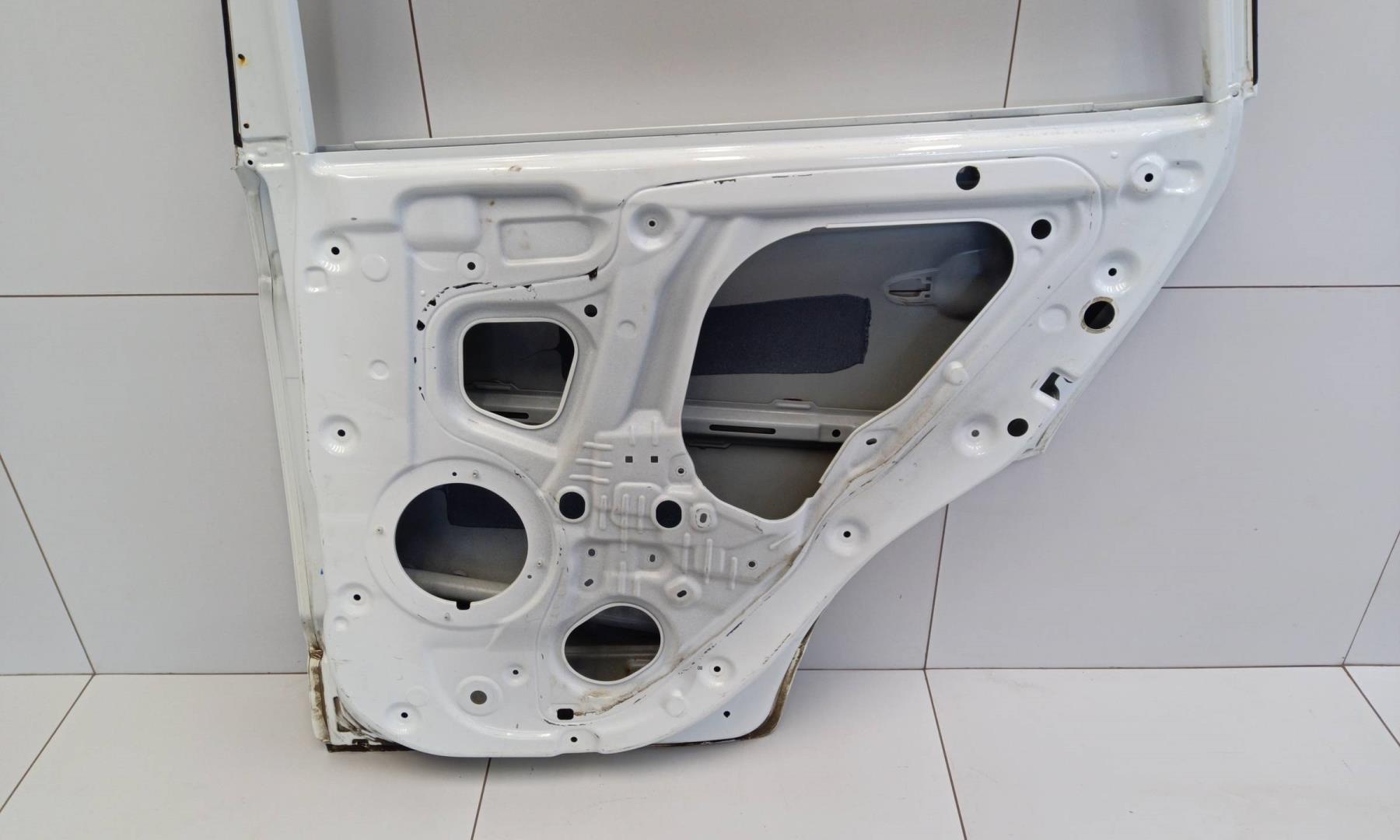 Дверь задняя правая