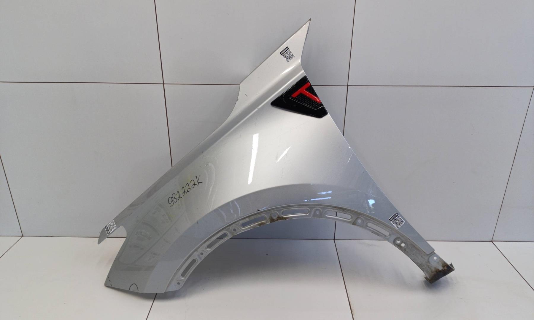 Крыло переднее левое