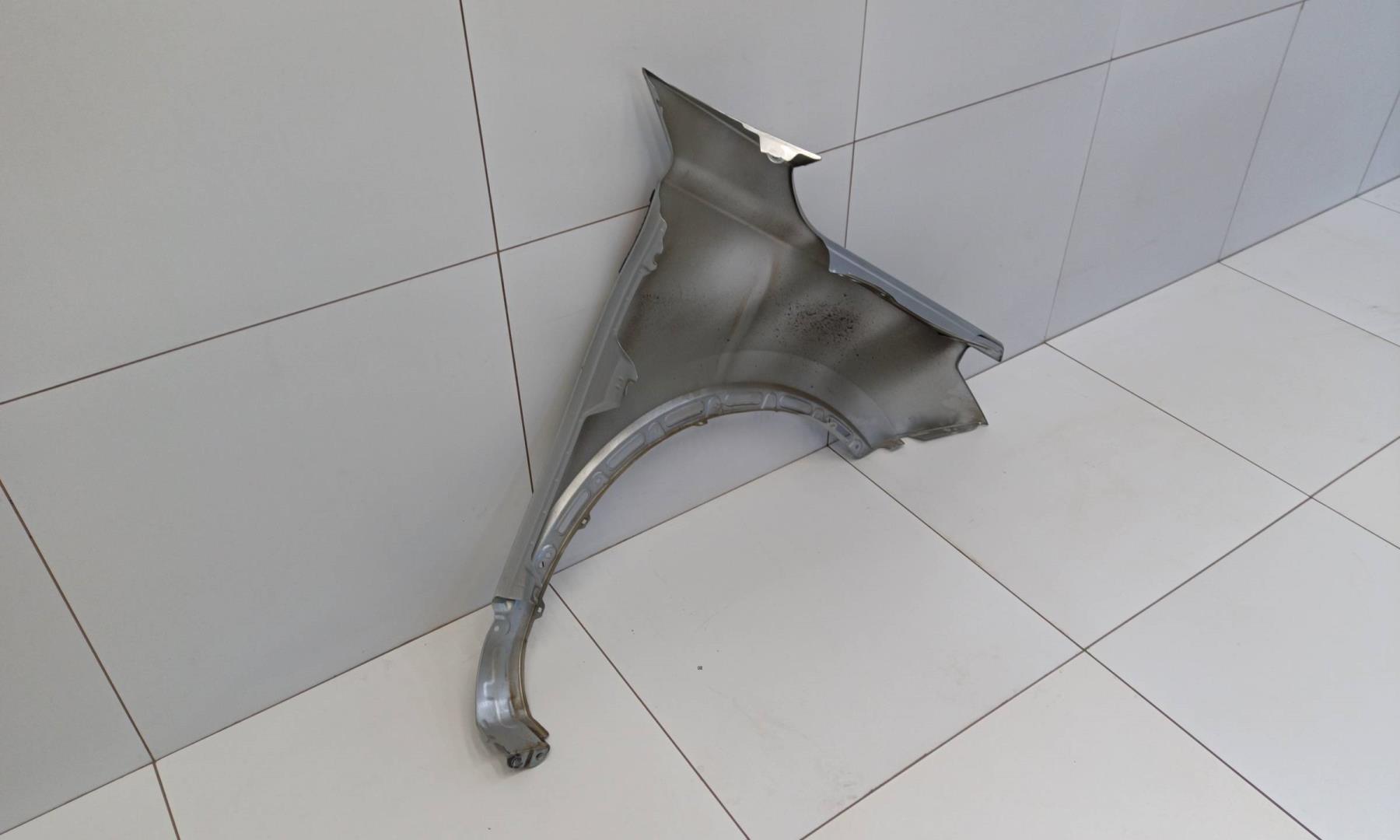 Крыло переднее левое