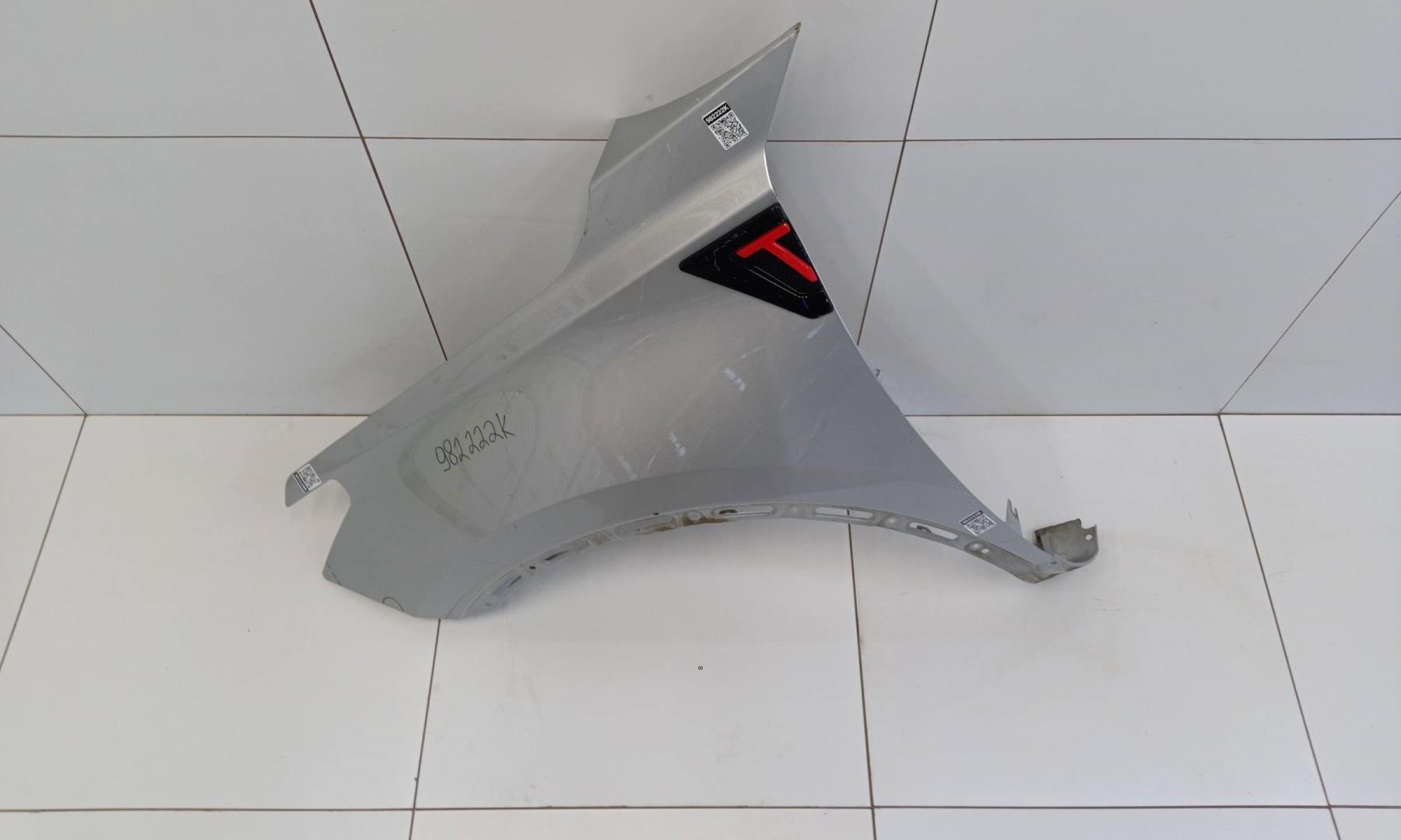 Крыло переднее левое