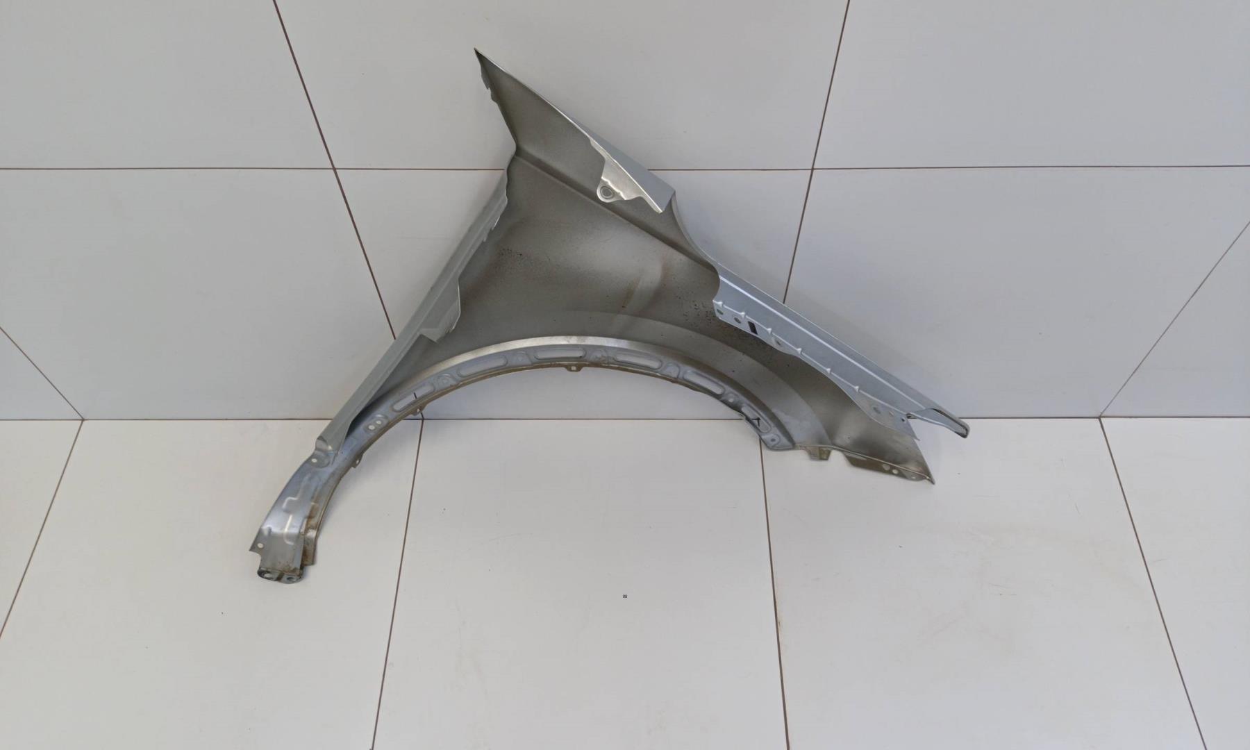 Крыло переднее левое