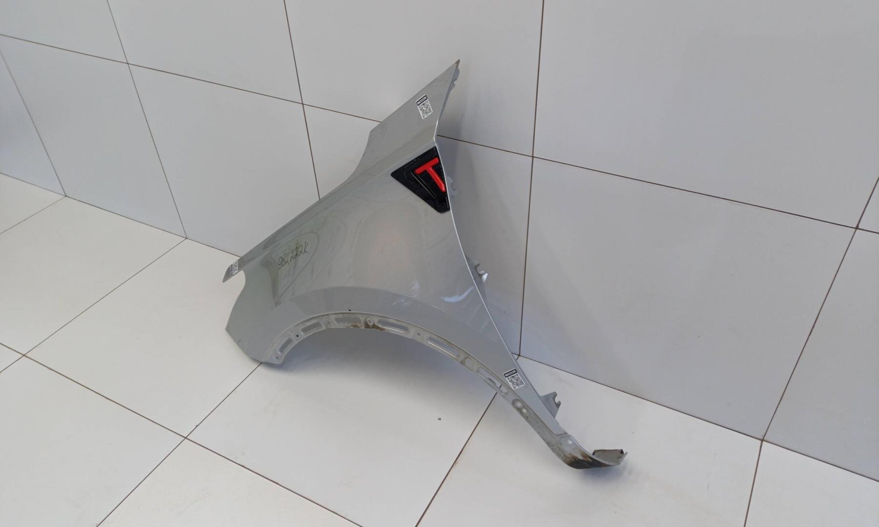 Крыло переднее левое