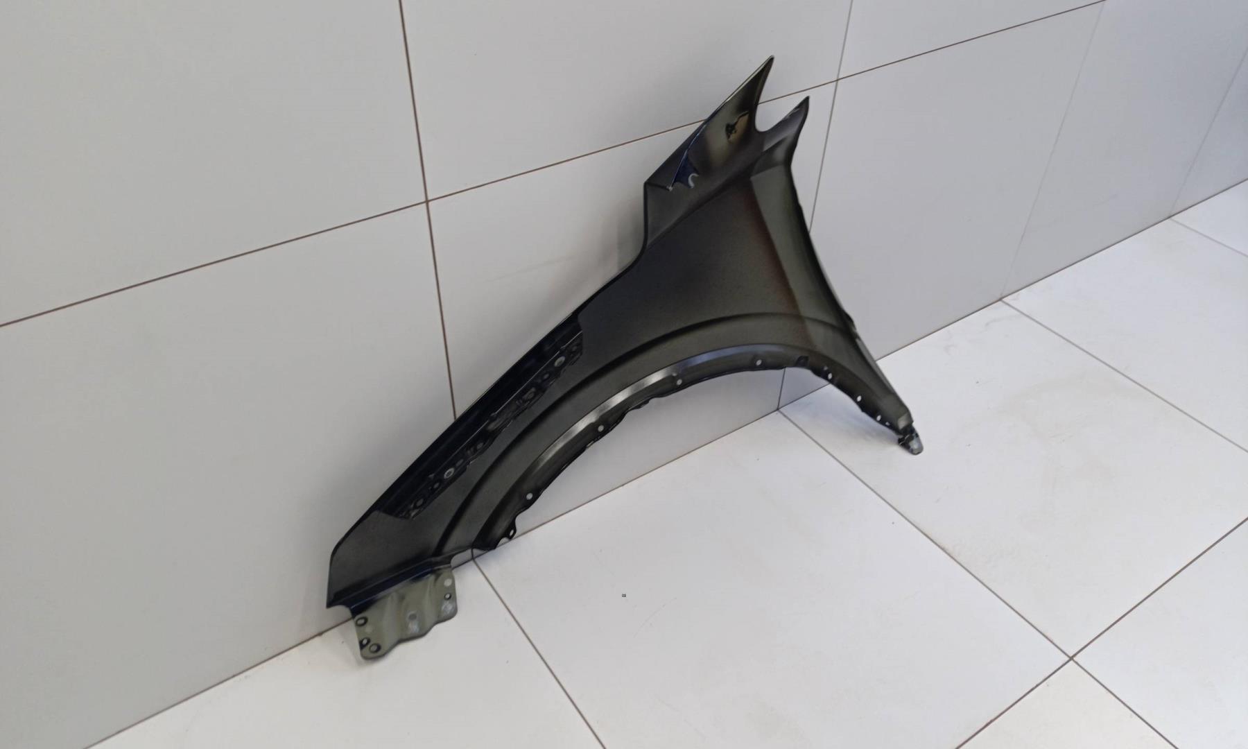 Крыло переднее правое