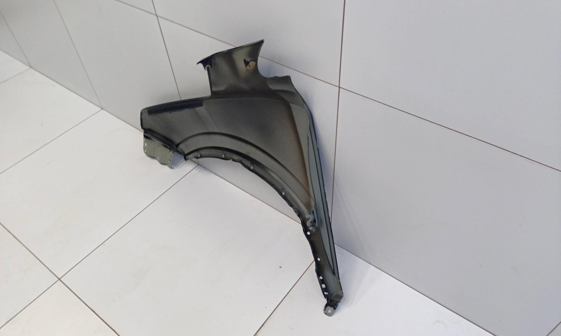 Крыло переднее правое